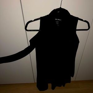 Black off the shoulder sleeve dress